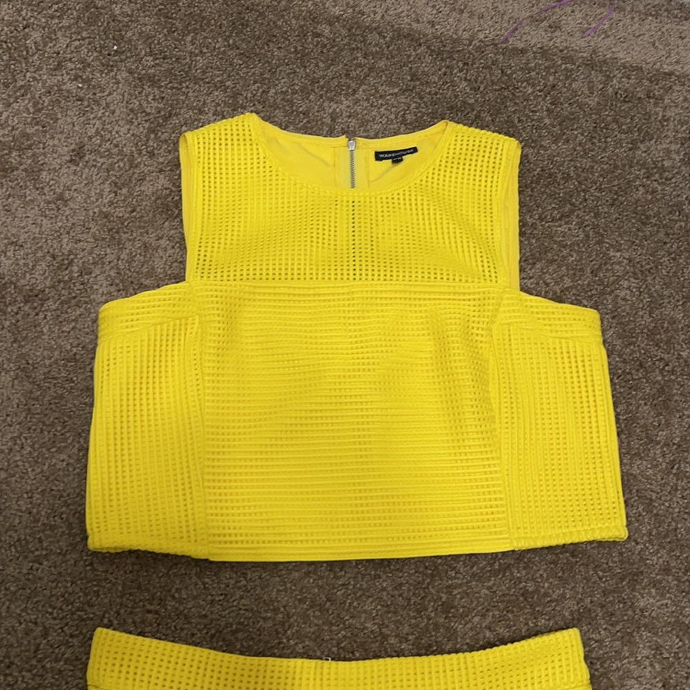 Yellow Outfit - Picture 3 of 7